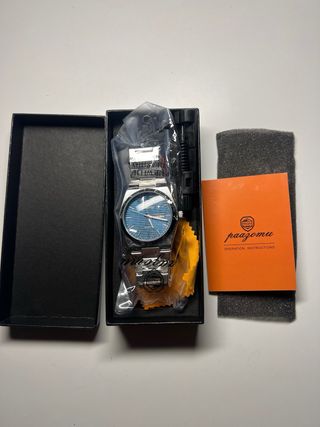 Reloj elegante Paazomu azul y plateado