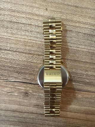 Reloj SEIKO Quartz Dorado