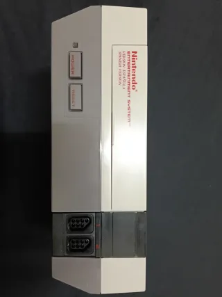 Nintendo NES-001 1985 con 2 mandos