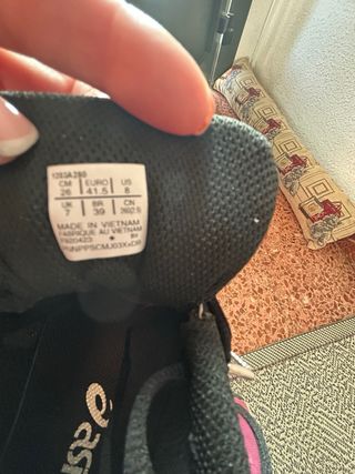 Zapatillas ASICS Negras y Plateadas