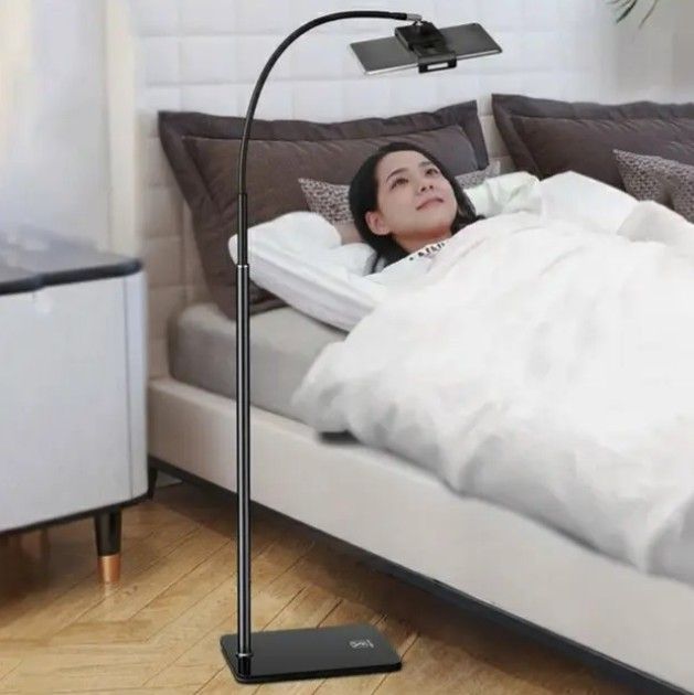 Soporte de suelo para móvil o tablet