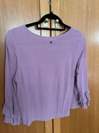 Blusa Naëlle Morada con Volantes