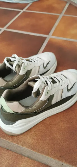 Zapatillas Stradivarius verde y blanco