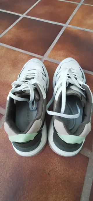 Zapatillas Stradivarius verde y blanco