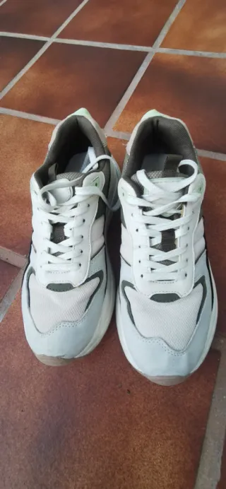 Zapatillas Stradivarius verde y blanco