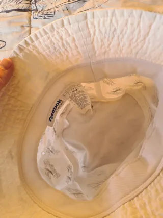 Gorro bucket Reebok Classic blanco y negro