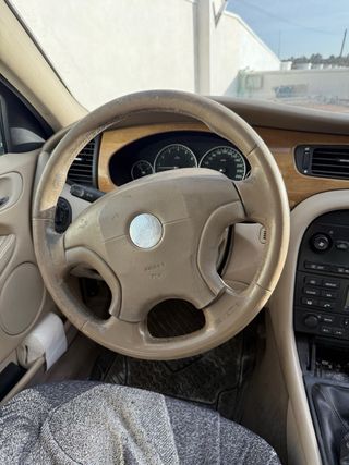 VOLVO  Y JAGUAR SE VENDEN LOS DOS