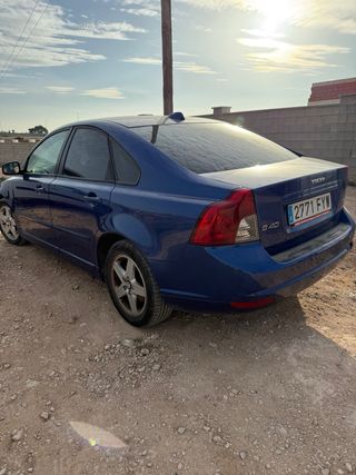 VOLVO  Y JAGUAR SE VENDEN LOS DOS