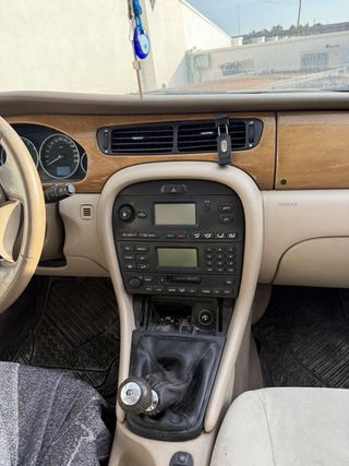 VOLVO  Y JAGUAR SE VENDEN LOS DOS