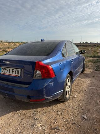 VOLVO  Y JAGUAR SE VENDEN LOS DOS