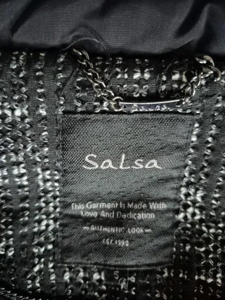 Abrigo con capucha y pelo