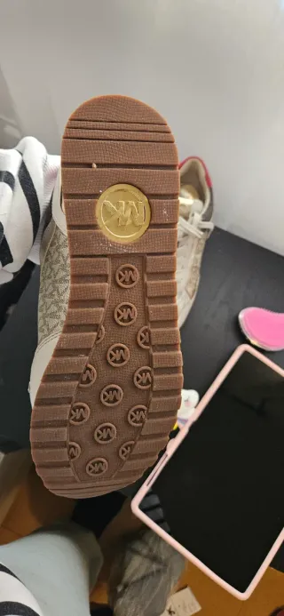 Zapatillas Michael Kors Beige y Doradas