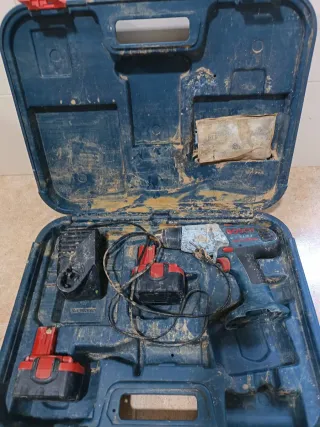 Taladro Bosch con maletín y baterías