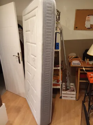 Colchón de tela blanco