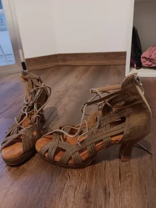 Zapatos de baile de salón dorados