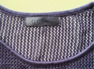 Suéter corto GUESS manga larga