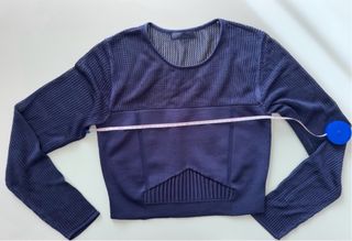 Suéter corto GUESS manga larga