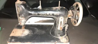 Máquina de coser antigua SIGMA
