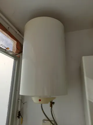 Termo eléctrico blanco de 100 litros