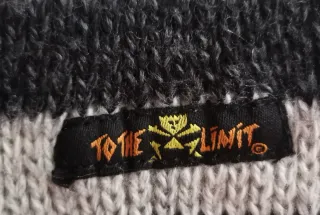 Jersey de lana para hombre con cuello en pico.