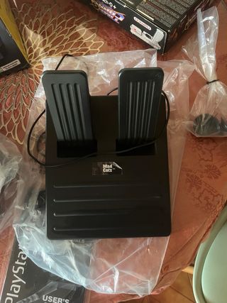 Volante y pedales Mad Catz PS1