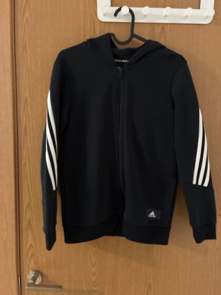 Chaqueta Adidas Negra con Rayas Blancas