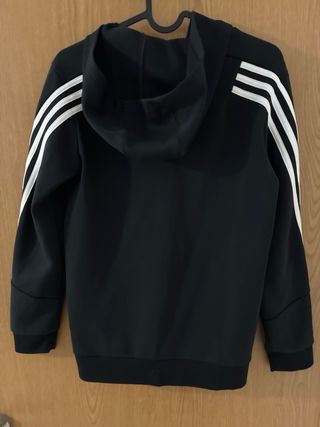 Chaqueta Adidas Negra con Rayas Blancas