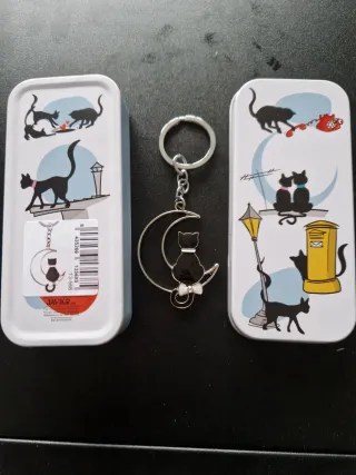 Llavero gato luna esmaltado