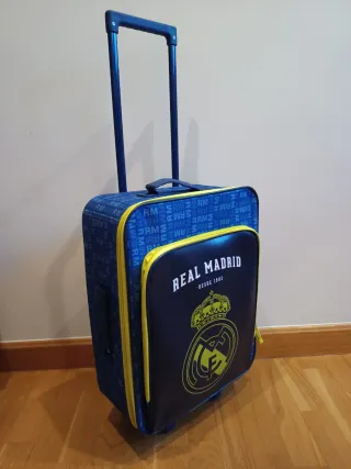 Maleta Real Madrid color Azul. Usada una sola vez