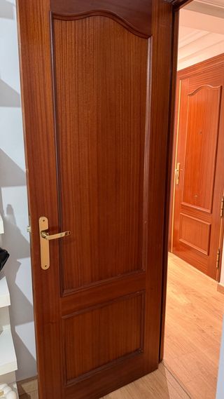 Puerta de madera interior