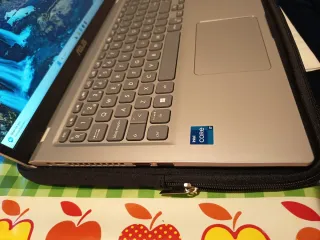 Portátil Asus Plata y Negro