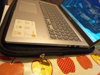 Portátil Asus Plata y Negro