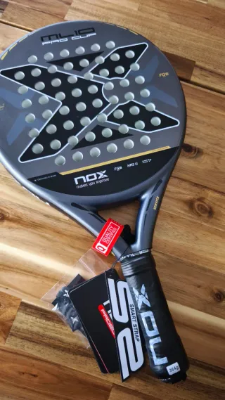 Pala NOX ML10 Pro Cup NUEVA con regalos.