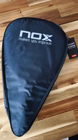 Pala NOX ML10 Pro Cup NUEVA con regalos.