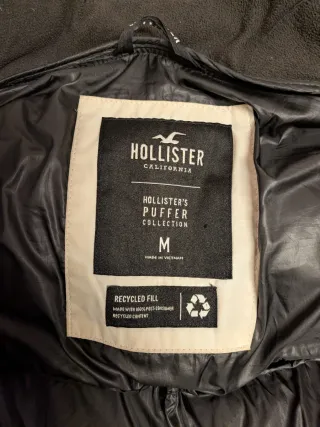 Chaqueta Hollister acolchada roja y negra