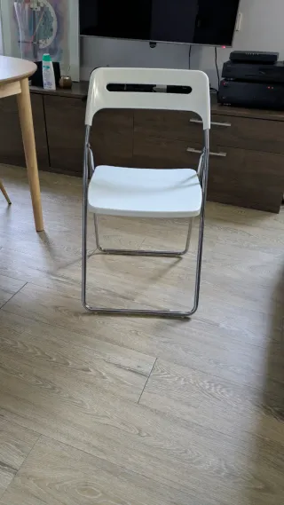 Sedie pieghevoli in metallo e plastica. Ne ho 2.