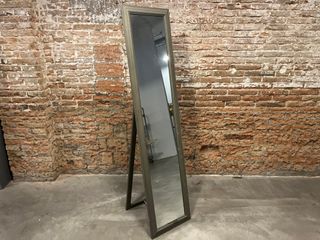 Specchio da terra in legno e vetro