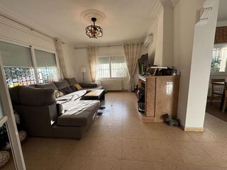 Chalet en alquiler en Montmar en Castelldefels