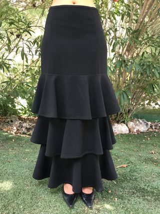 Falda larga volantes negra