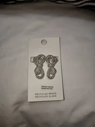 Pendientes COS plateados