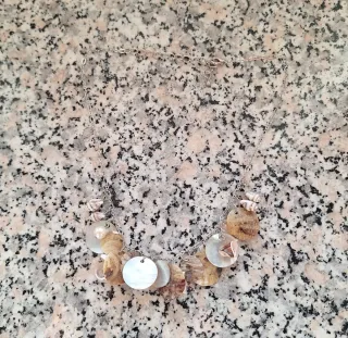 Collana conchiglie e perle