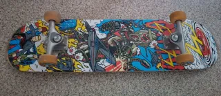 Skate con diseño de robots y aviones