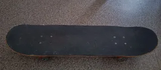 Skate con diseño de robots y aviones