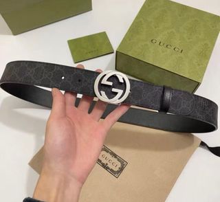 Cinturón Gucci hebilla plateada flores negras