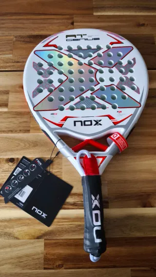 Pala Nox AT Genius Pro Cup NUEVA con regalos.