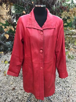 Chaquetón de cuero rojo