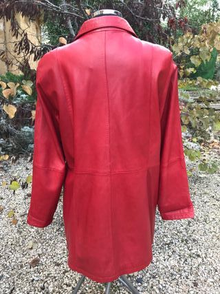 Chaquetón de cuero rojo