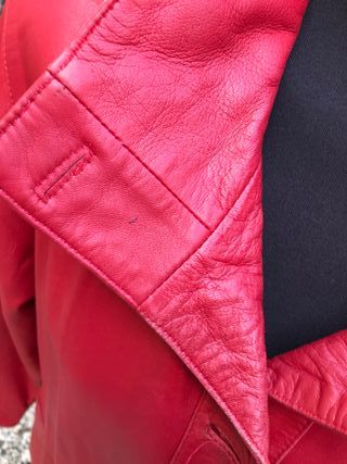 Chaquetón de cuero rojo