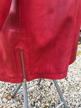 Chaquetón de cuero rojo