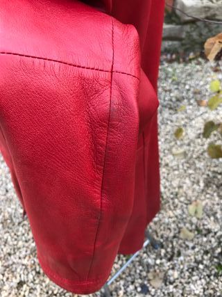 Chaquetón de cuero rojo